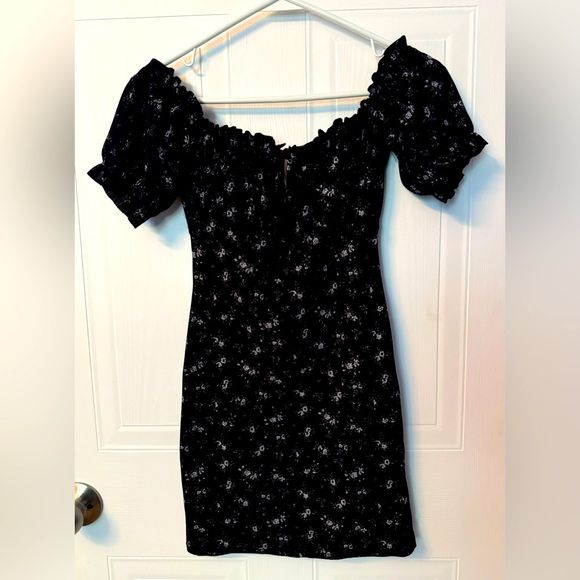 Off-the-shoulder dress - Picture 1 of 3